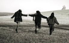 Article Image for Navigating Relationship Paradoxes for a Healthier Mind